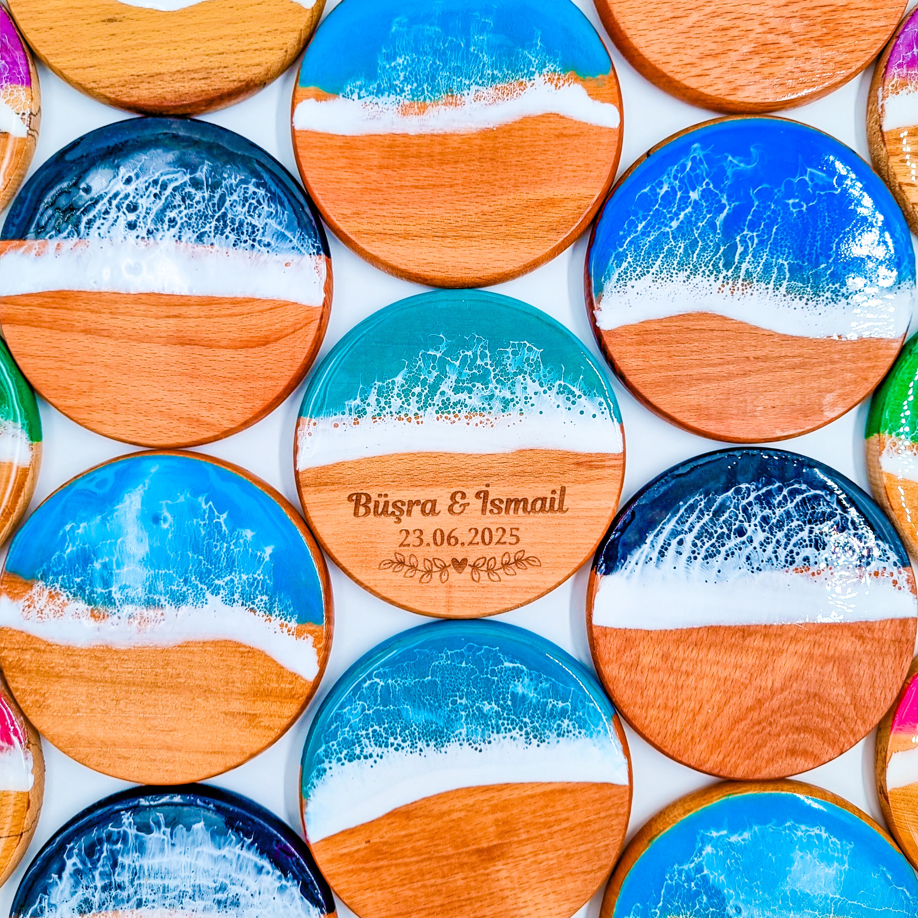 Kişiye Özel Epoksi Dalga Desenli Ahşap Bardak Altlığı