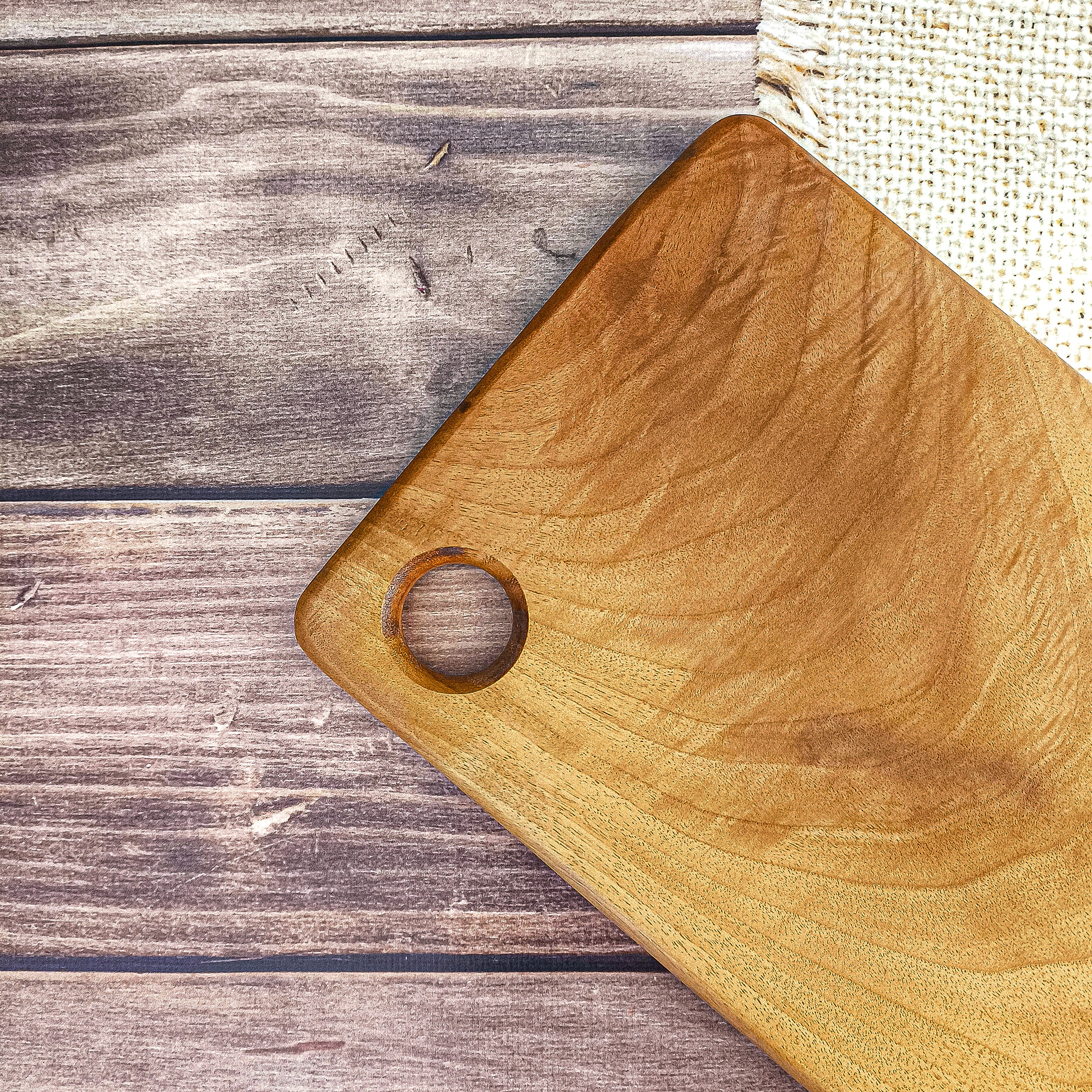 Kişiye Özel Ahşap Ceviz Kesme Tahtası İsim Kazımalı Mutfak Tahtası