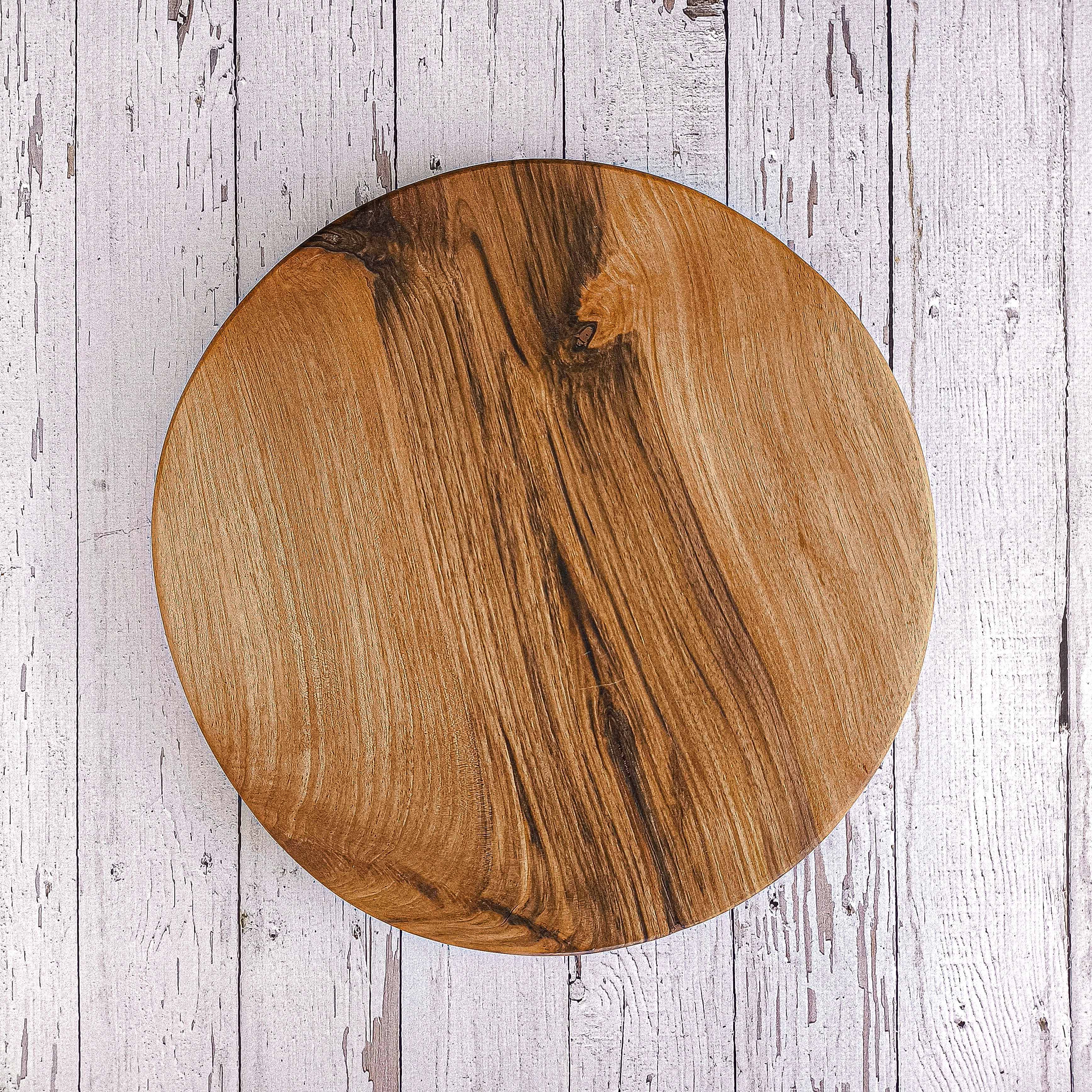 Kişiye Özel Yuvarlak Ceviz Kesme Tahtası Kişiye Özel İsim Kazıma