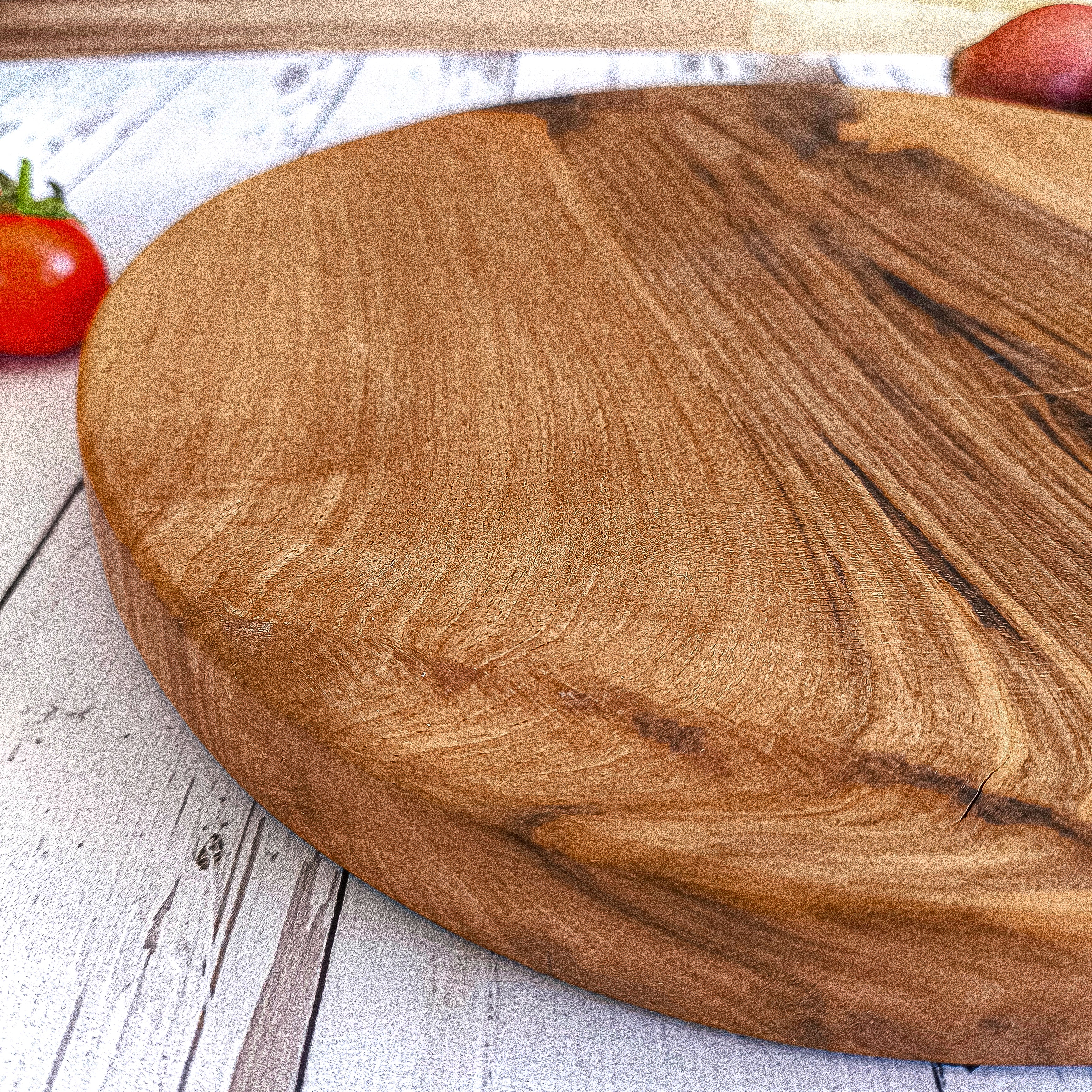 Kişiye Özel Yuvarlak Ceviz Kesme Tahtası Kişiye Özel İsim Kazıma