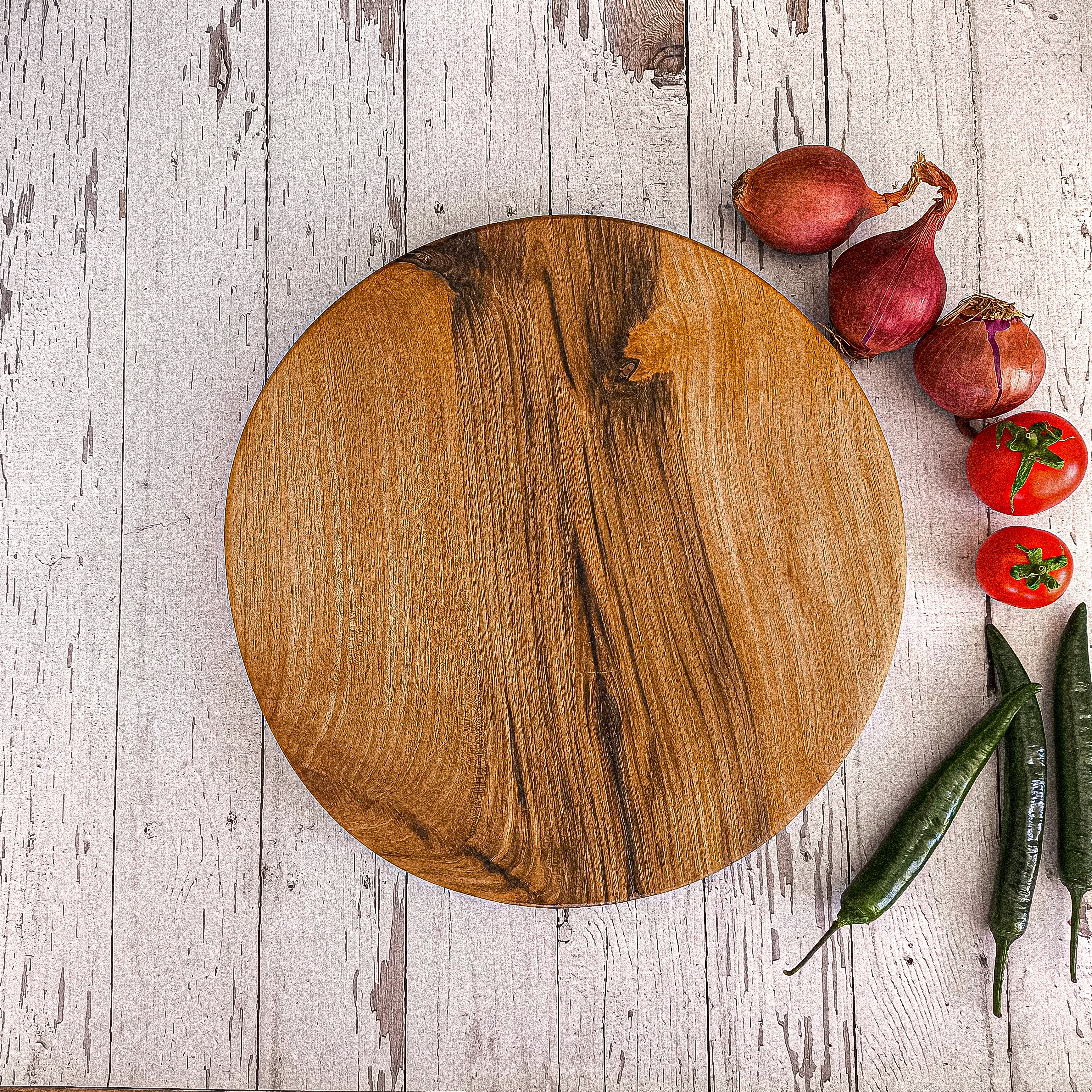 Kişiye Özel Yuvarlak Ceviz Kesme Tahtası Kişiye Özel İsim Kazıma