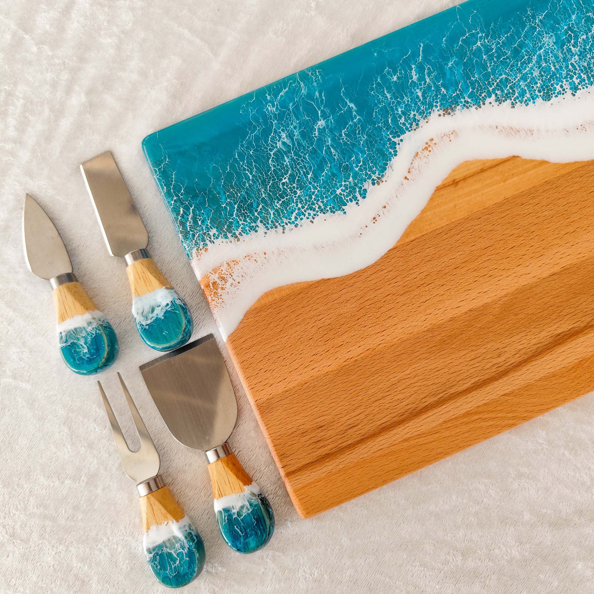 Kişiye Özel Turkuaz Epoksi Okyanus Dalga Hediyelik Sunum Tahtası Seti